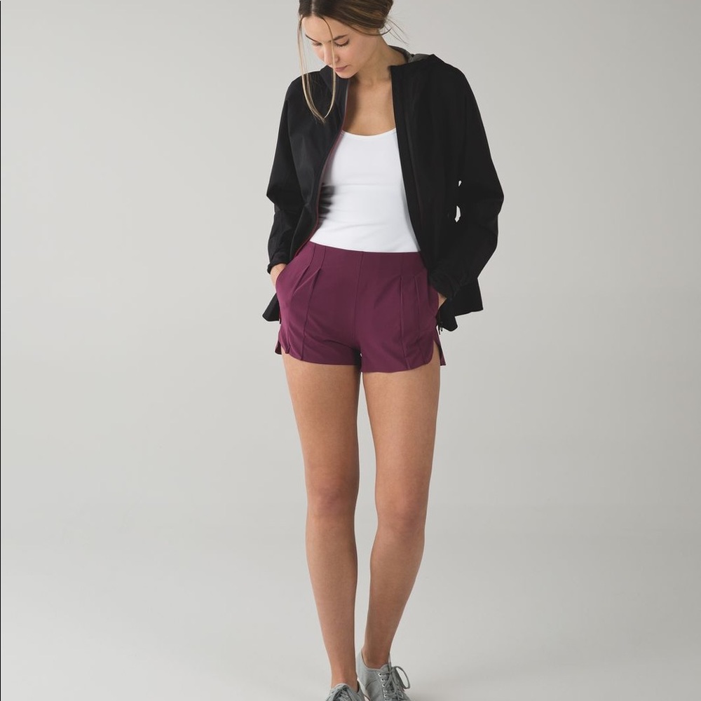 Size 4 lululemon &go endeavor short red grape